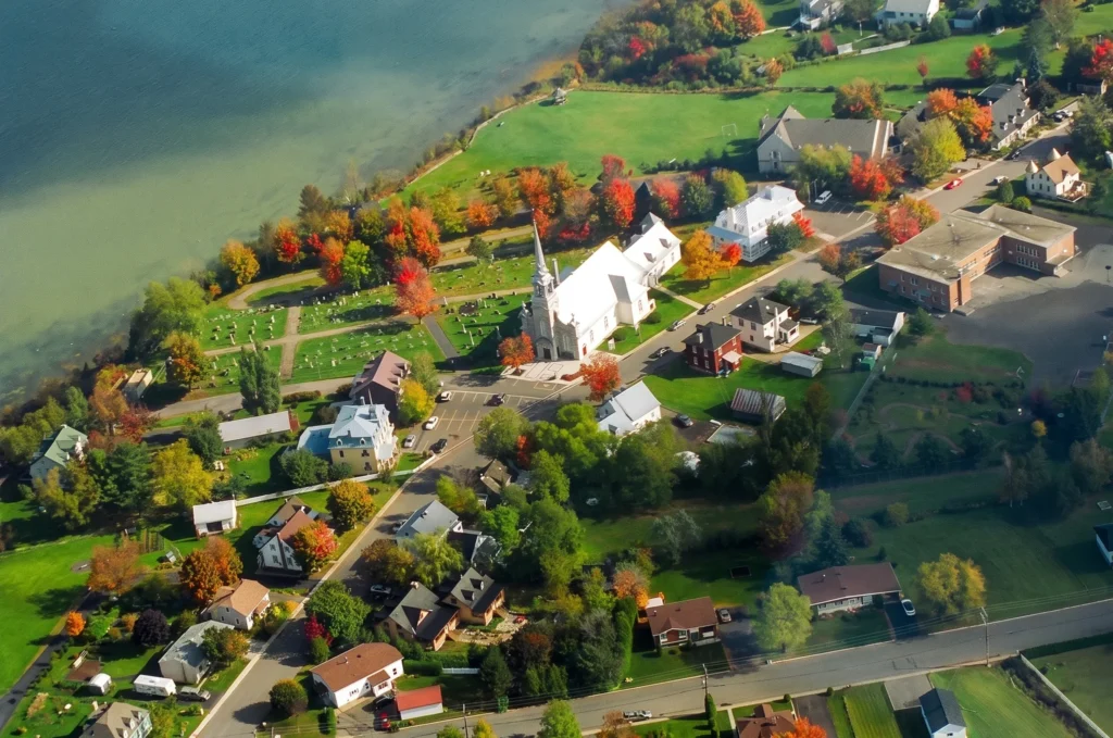 Le village de Saint-Antoine-de-Tilly au bord du fleuve Saint-Laurent